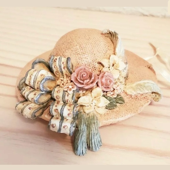 🩷 Louis Nichole Victorian Heirloom Bonnet Ornament‼️FINAL SALE - Picture 2 of 4